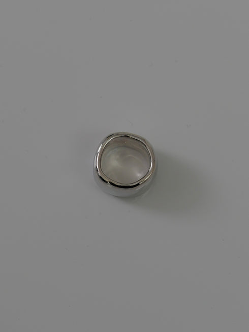 44. curvy ring
