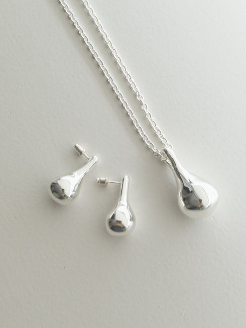 ✧ NEW ✧ floating drop necklace