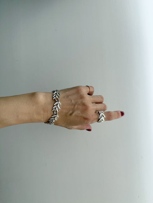 36. leaf ring