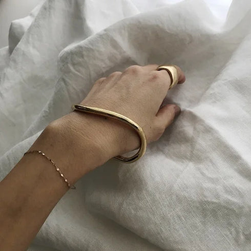 522. wave bangle