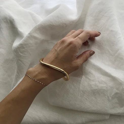 522. wave bangle