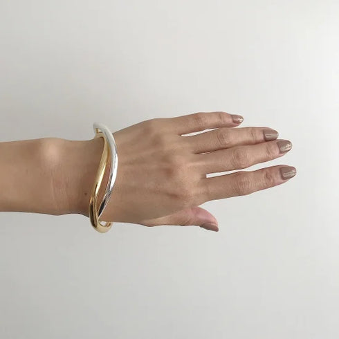 522. wave bangle