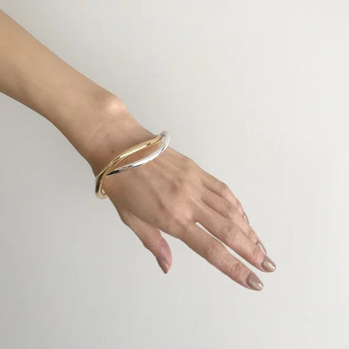 522. wave bangle