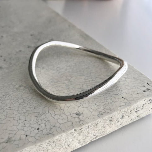 522. wave bangle