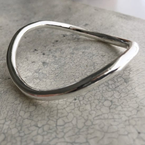 522. wave bangle
