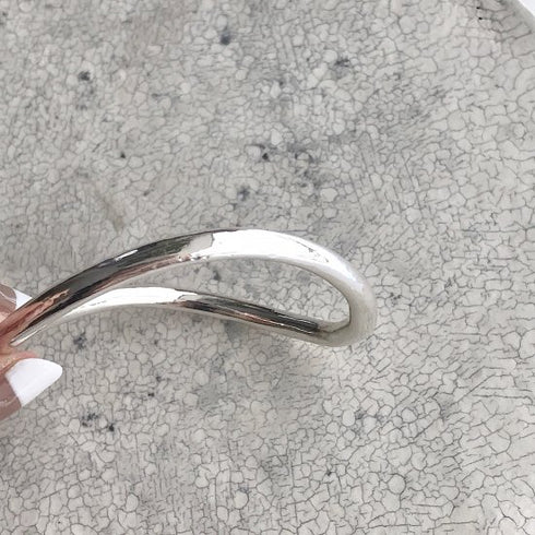 522. wave bangle