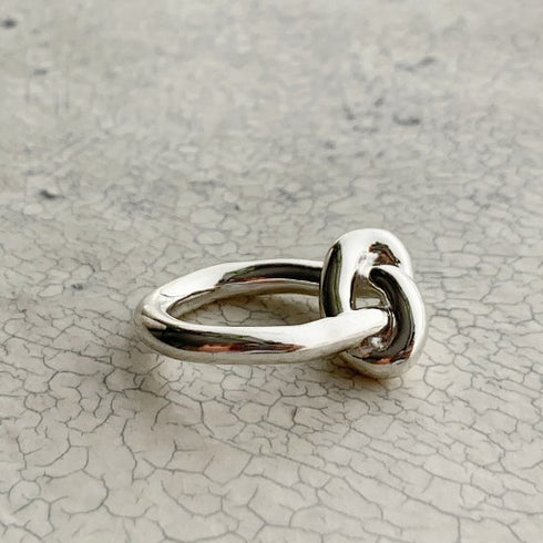 knot ring