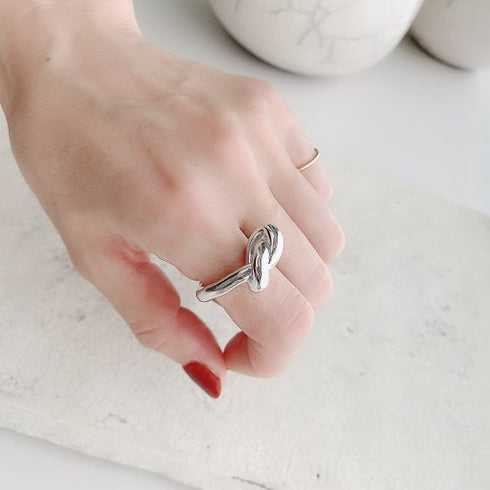 knot ring