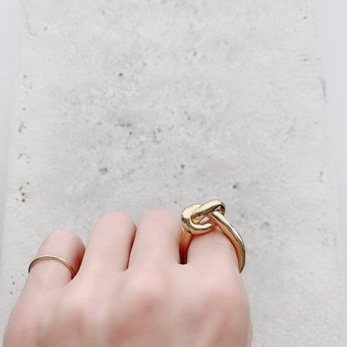 knot ring