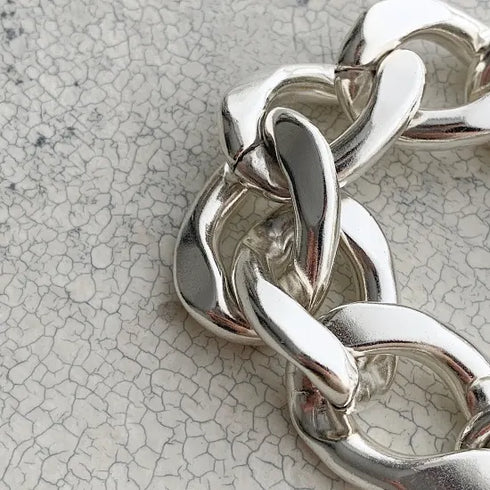 521. luxe chain brace