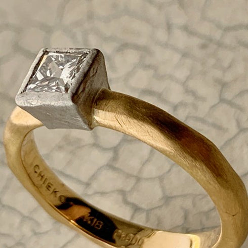 N°17 K18arm princess diamond ring