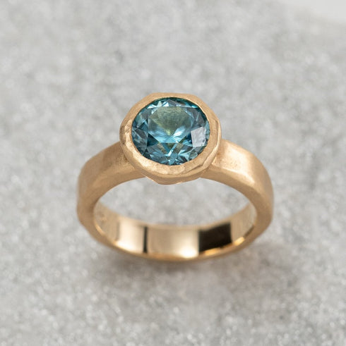N°24 jewel ring † blue zircon