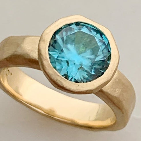N°24 jewel ring † blue zircon