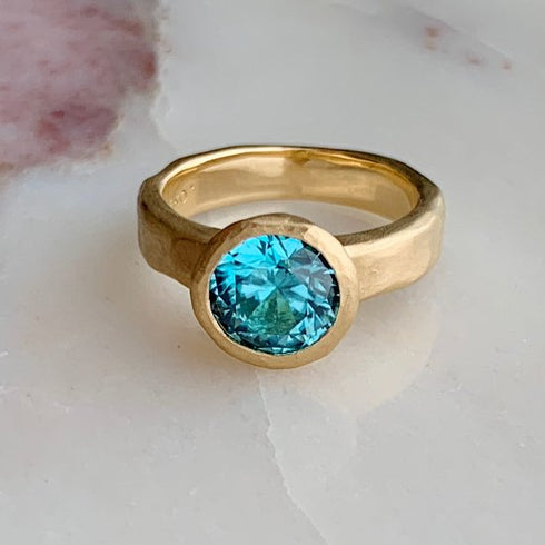 N°24 jewel ring † blue zircon