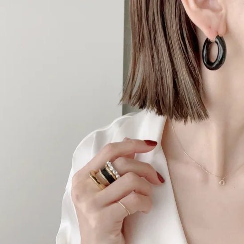 gold bobbin † black