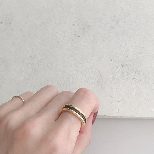 gold bobbin † black