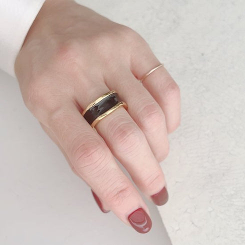 gold bobbin † black