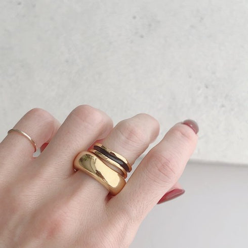 gold bobbin † black