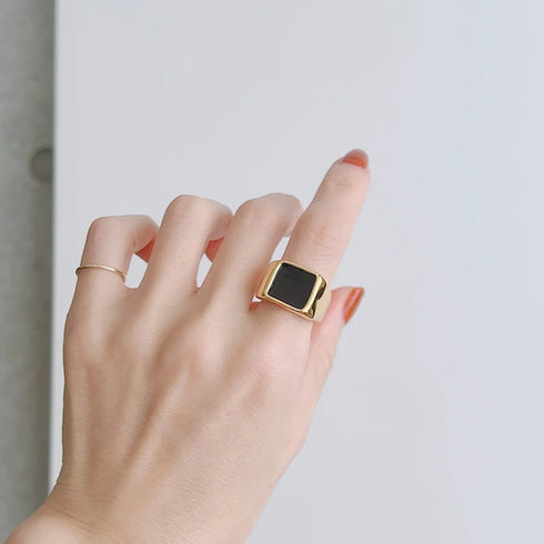 Lulu signet ring