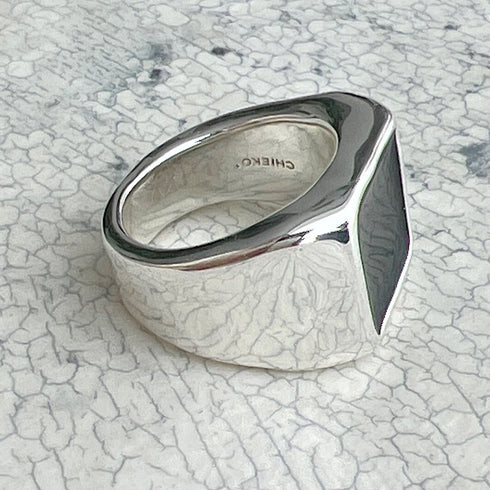 Lulu signet ring