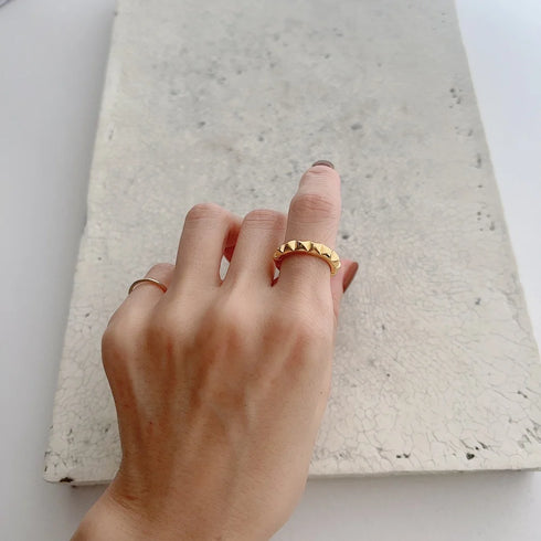 pyramid studs ring