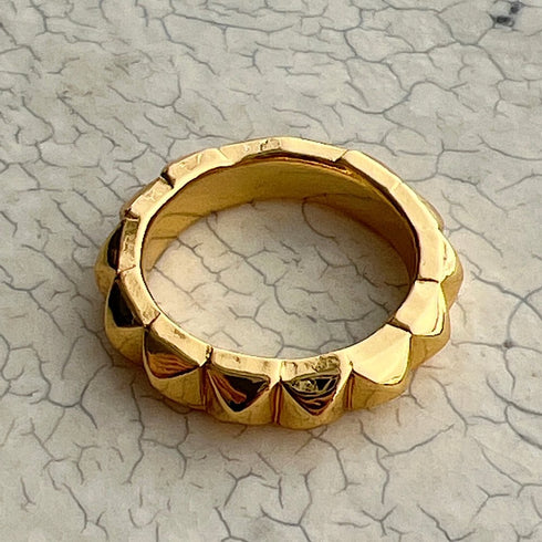 pyramid studs ring