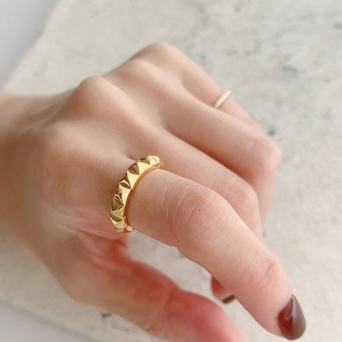 pyramid studs ring