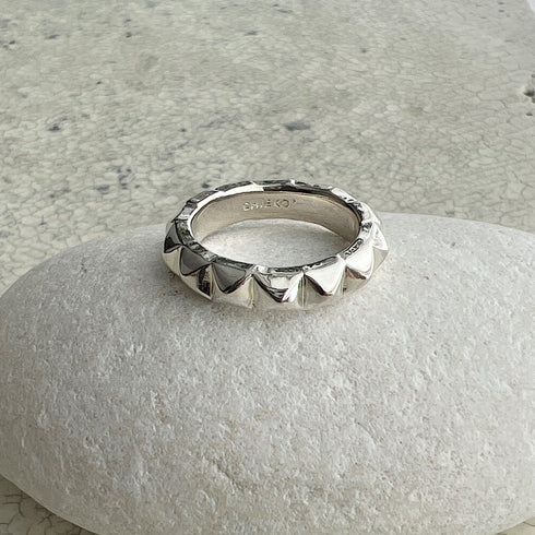 pyramid studs ring