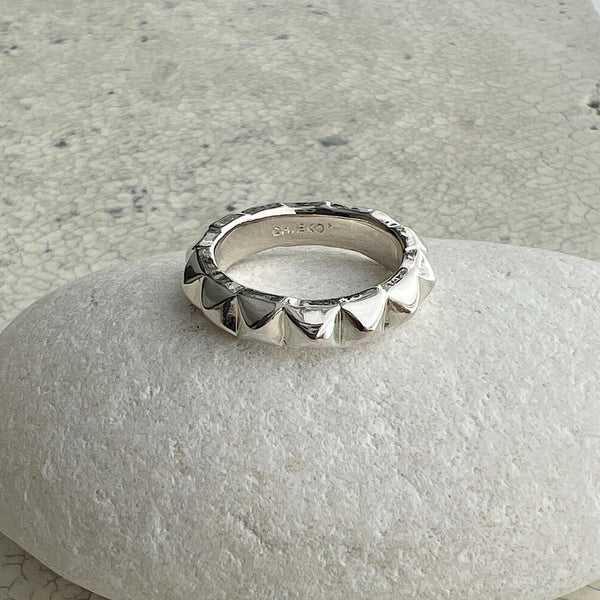 pyramid studs ring