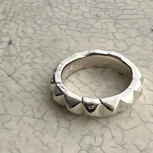 pyramid studs ring