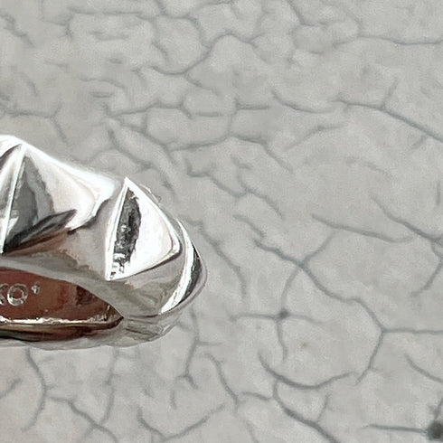pyramid studs ring