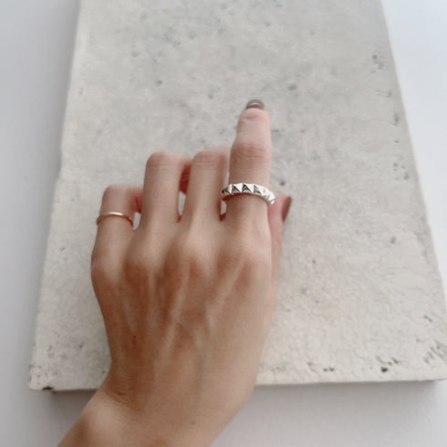 pyramid studs ring