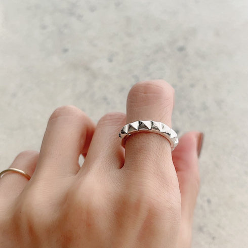 pyramid studs ring