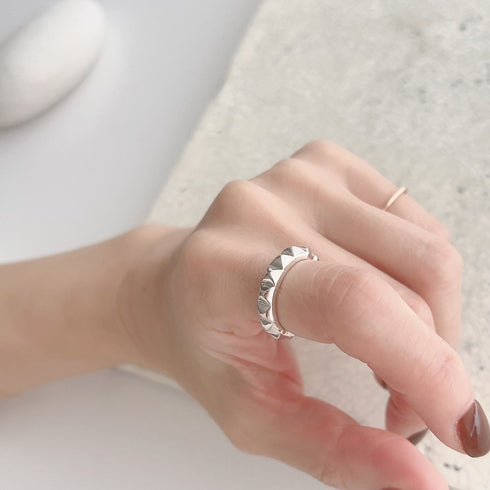 pyramid studs ring