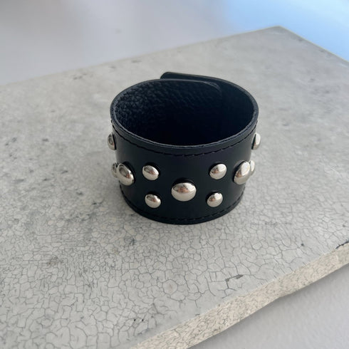 studs leather bangle