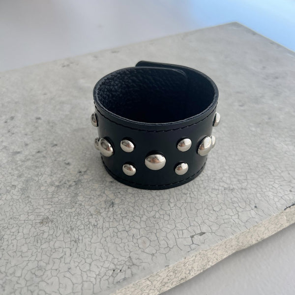 studs leather bangle