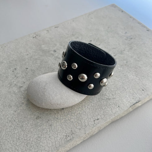 studs leather bangle