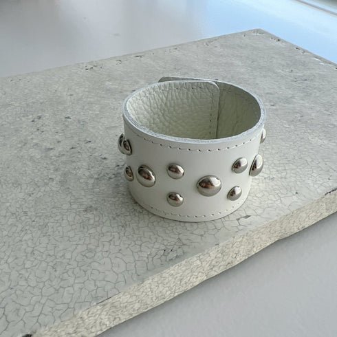 studs leather bangle