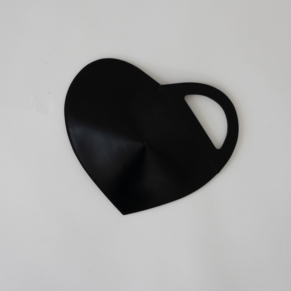 【未使用品】CHIEKO+ Leather Heart bag Heart studs bag ｜CHIEKO+(チエコプラス)公式通販