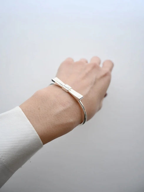 noble ribbon † bangle