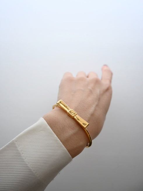 noble ribbon † bangle