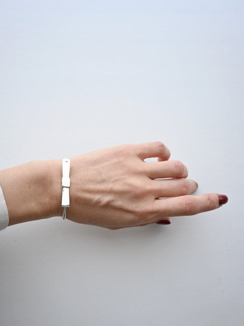noble ribbon † bangle