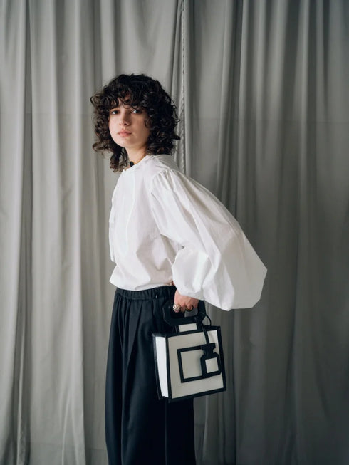 volume sleeve blouse