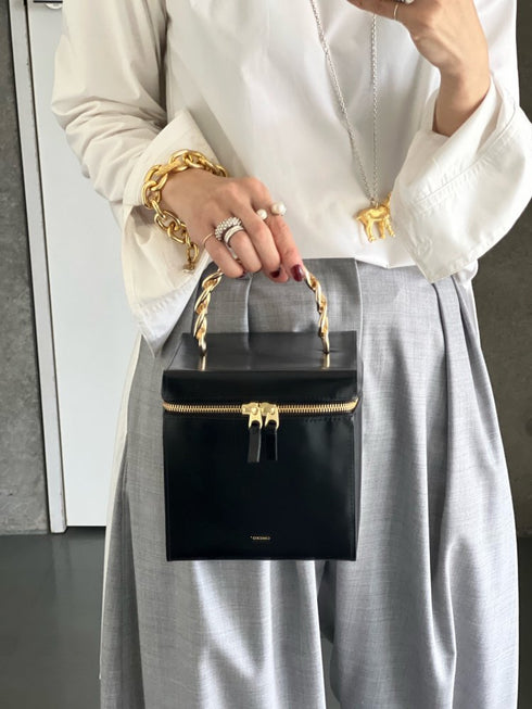 chain handle vanity-01square