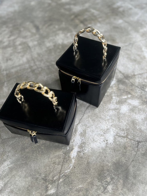 chain handle vanity-01square