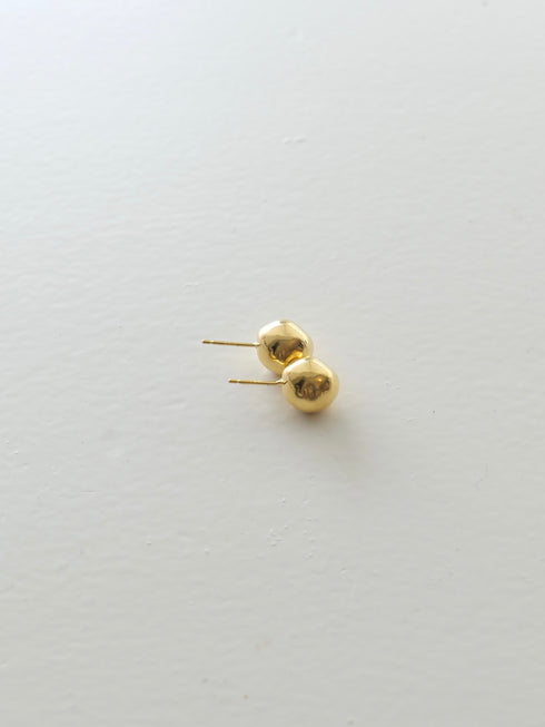 419. wonky ball pierce/earring
