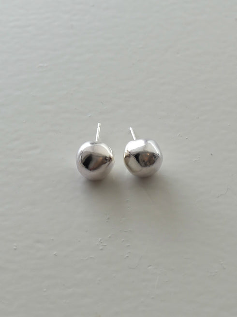 419. wonky ball pierce/earring