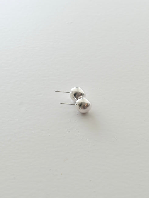 419. wonky ball pierce/earring