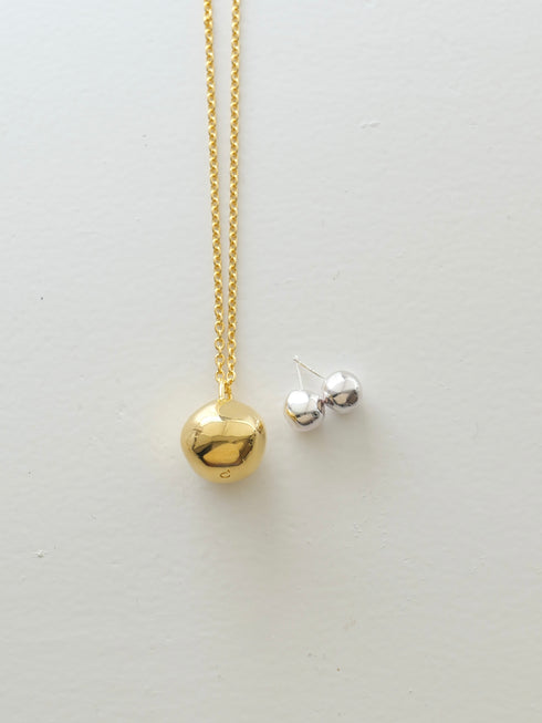 419. wonky ball pierce/earring