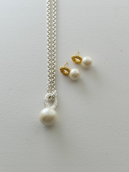 413. caviar pearl pierce/earring